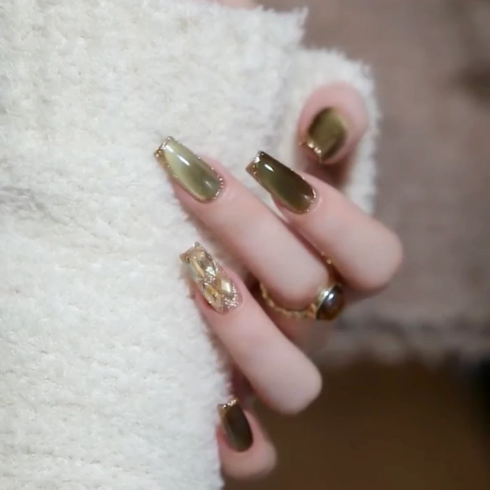 Green cat-eye champagne diamond handcrafted wearable jewelry with detachable trapezoidal design