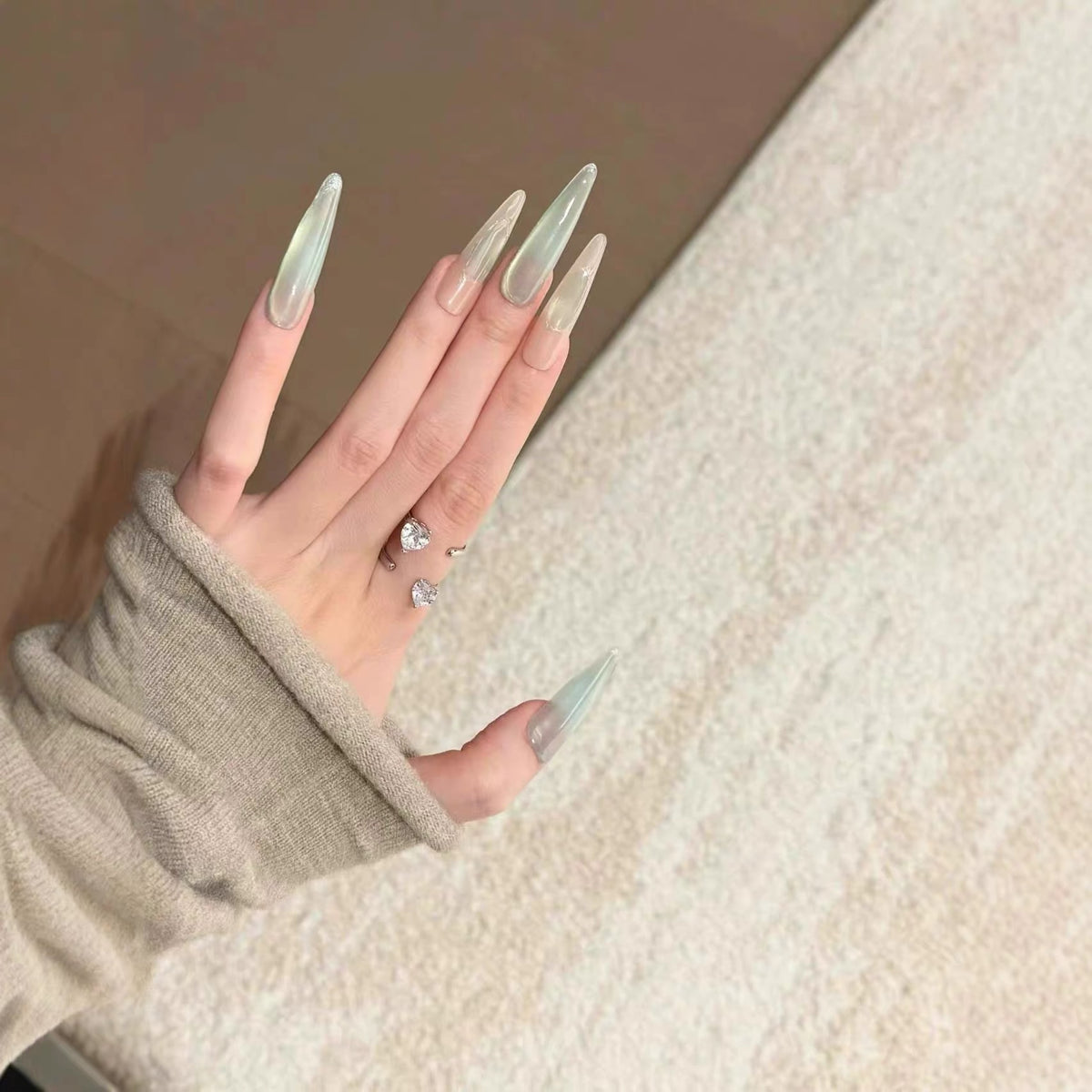 Ice transparent peppermint green gradient wearable nail, long pointed shape, white and cool feeling, beautiful nails, high-end feeling nude transparent nail plate