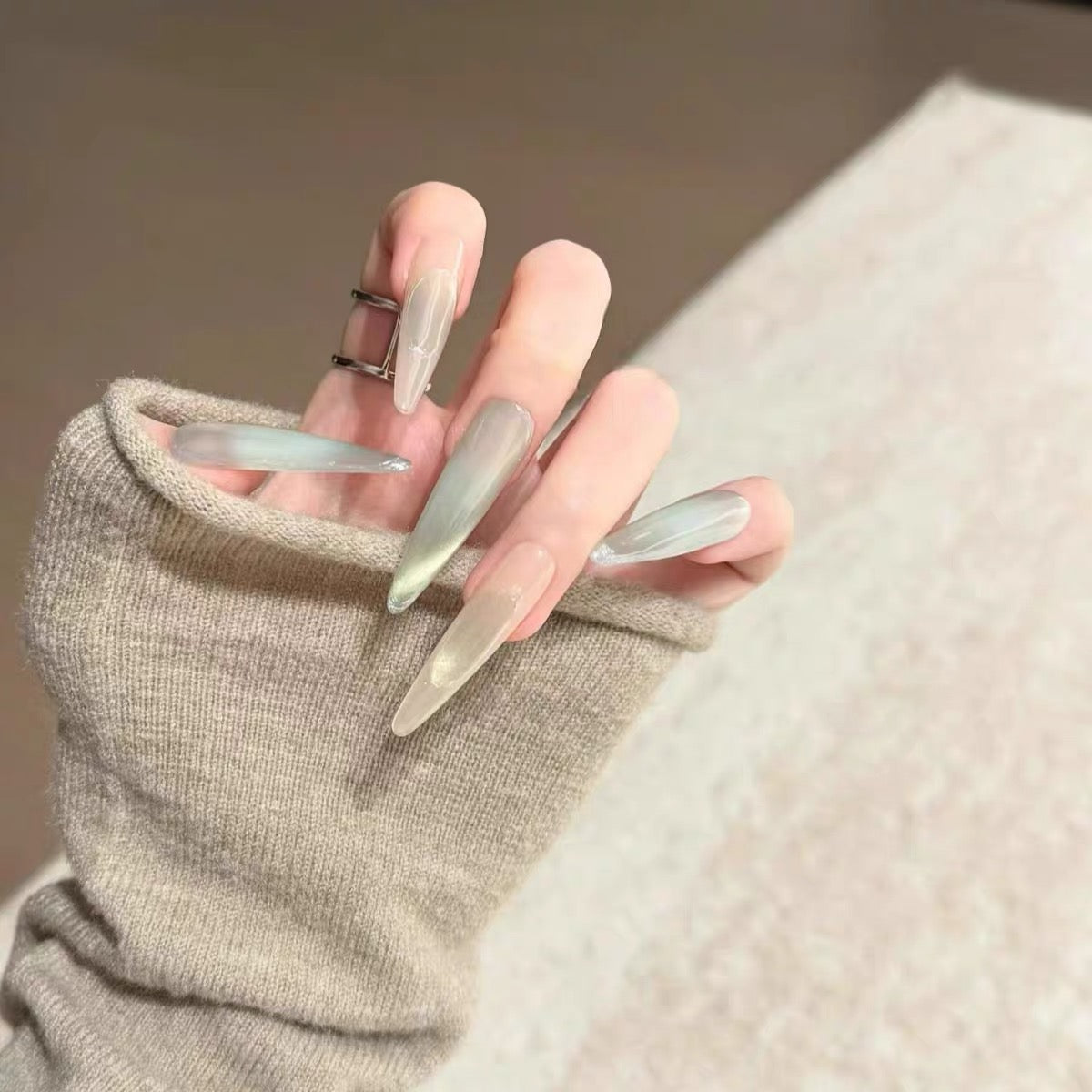 Ice transparent peppermint green gradient wearable nail, long pointed shape, white and cool feeling, beautiful nails, high-end feeling nude transparent nail plate