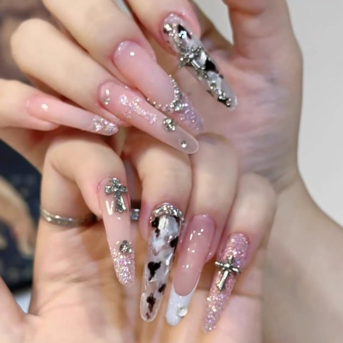 [Pink Panther Holy Covenant] Handmade wearable metal cross with sparkling diamonds and fine powder long sweet and cool girl nail art