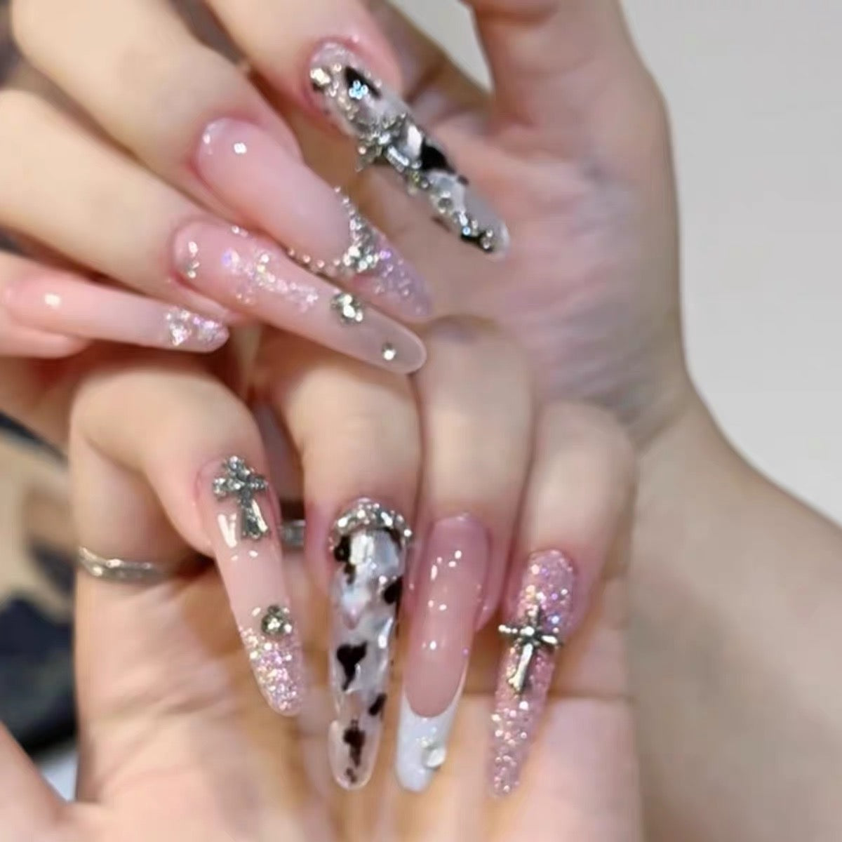 [Pink Panther Holy Covenant] Handmade wearable metal cross with sparkling diamonds and fine powder long sweet and cool girl nail art