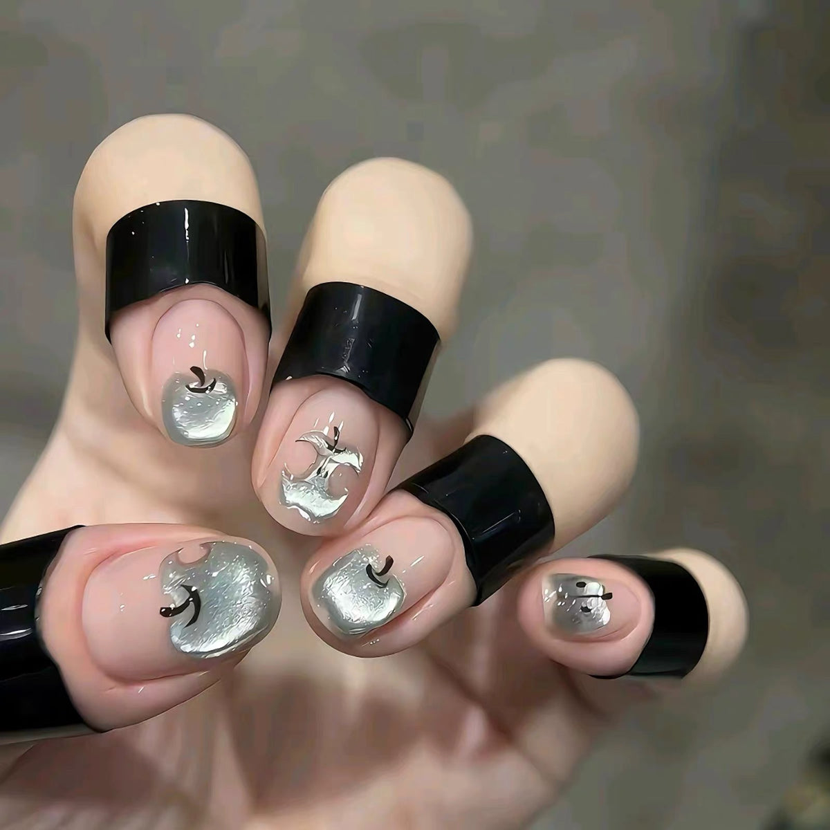 [Frozen Fruit] Hand-drawn personalized sweet and cool blue cat's eye apple niche high-end handmade wearable nail sticker