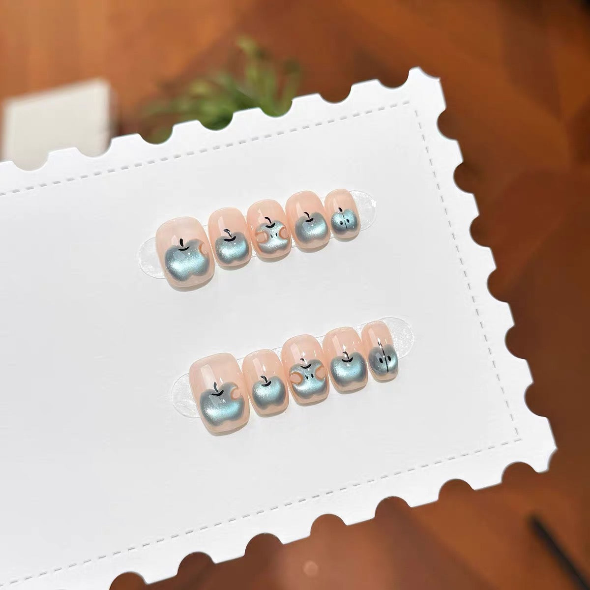 [Frozen Fruit] Hand-drawn personalized sweet and cool blue cat's eye apple niche high-end handmade wearable nail sticker