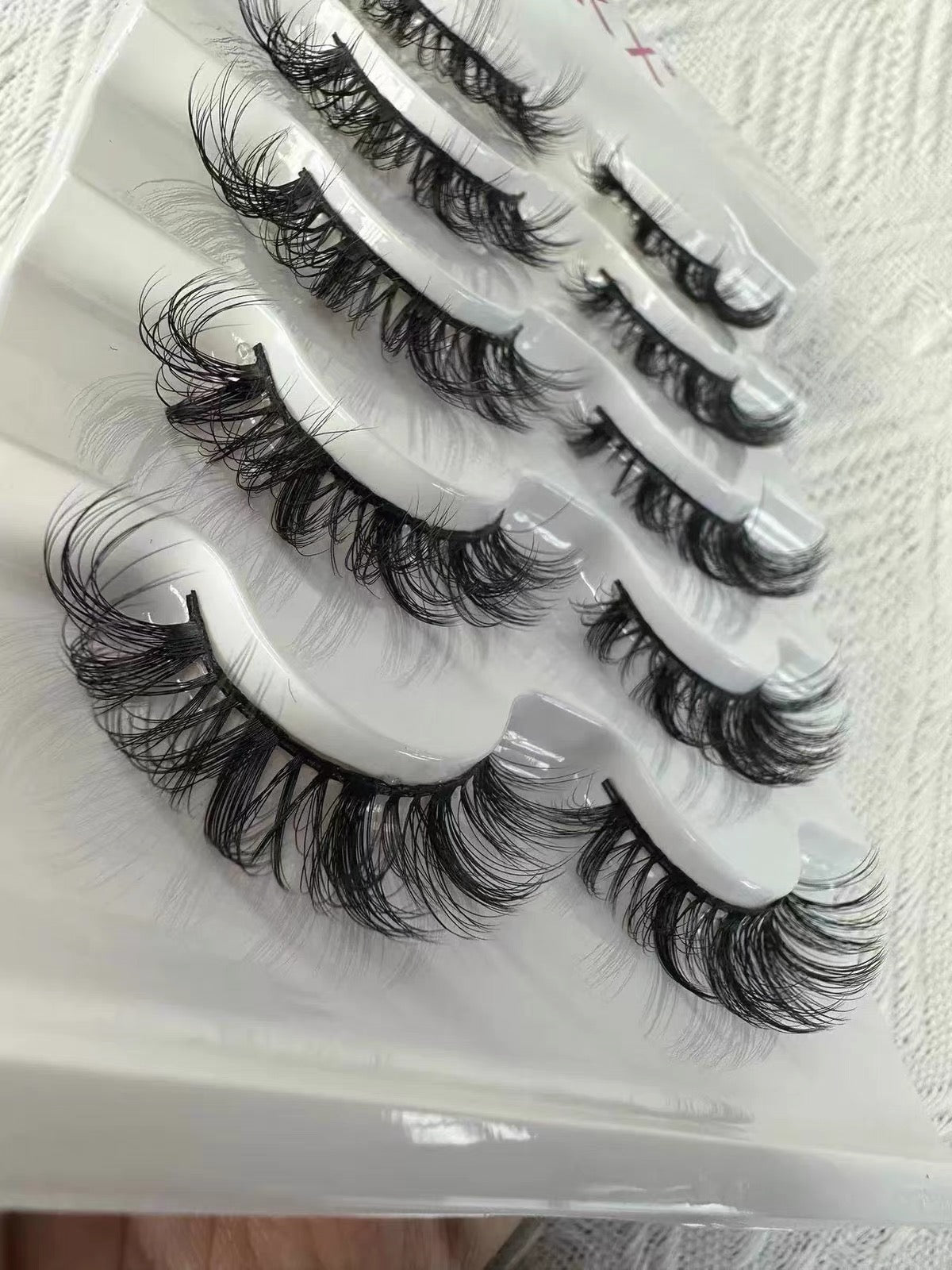 Thai-style spicy girl black line gimmick simulated thick Barbie false eyelashes 3D three-dimensional clump front short back long curled eyelashes